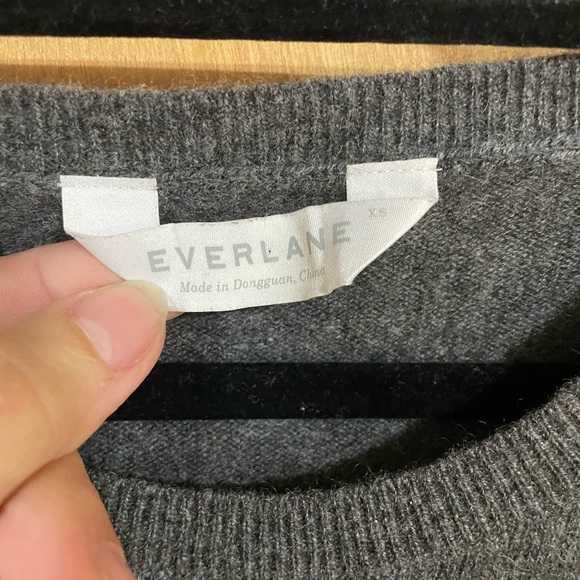 EVERLANE Cashmere crew neck sweater sz XS Charcoal gray - Picture 2 of 3